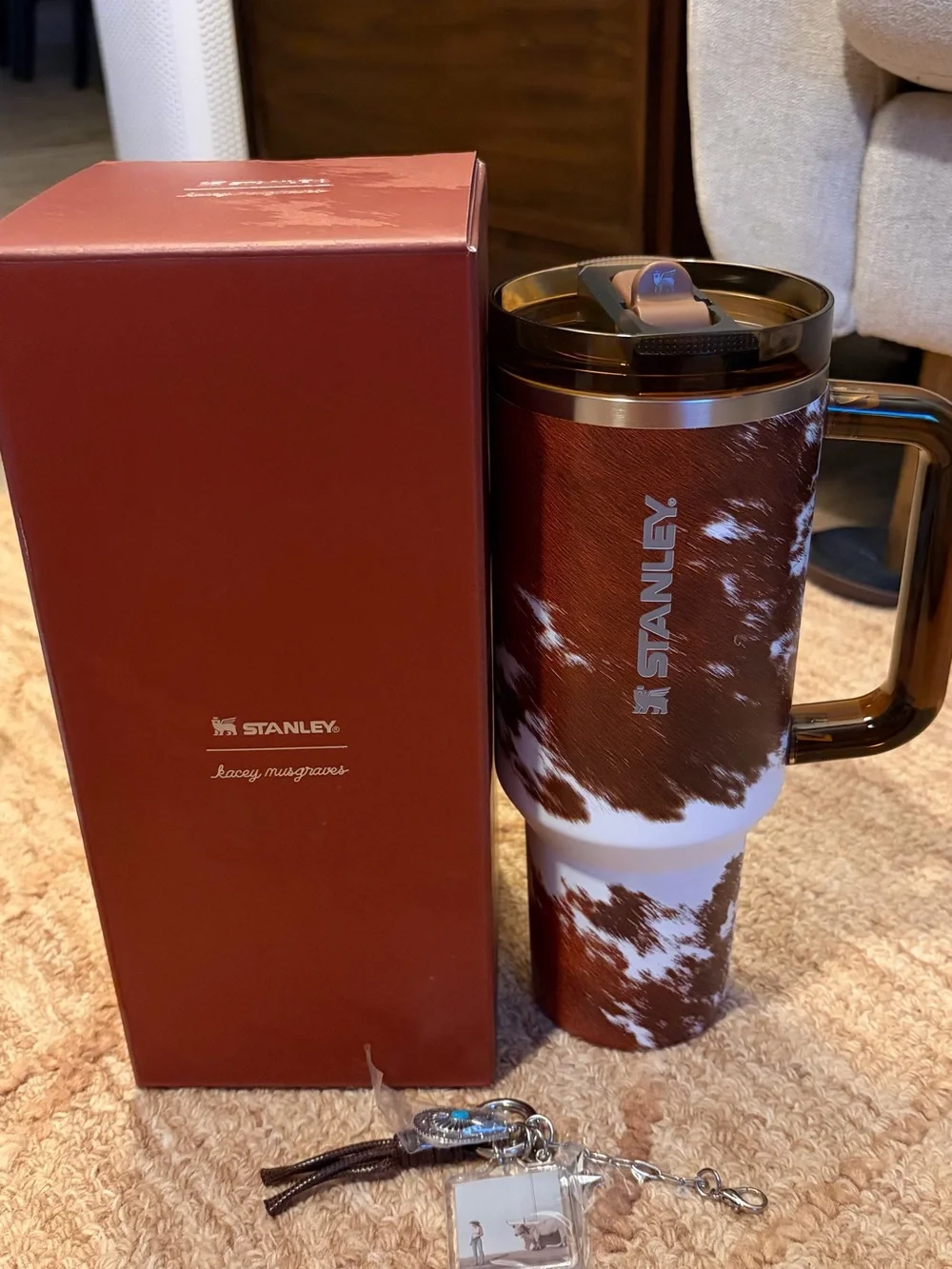 Cow print, sold out! Kacey Musgraves x Stanley Flip Straw Tumbler 40 OZ - Picture 2 of 5